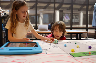 Boy and girl students playing at KID Museum